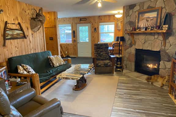 The Lazy Acorn Cabin - Image 1