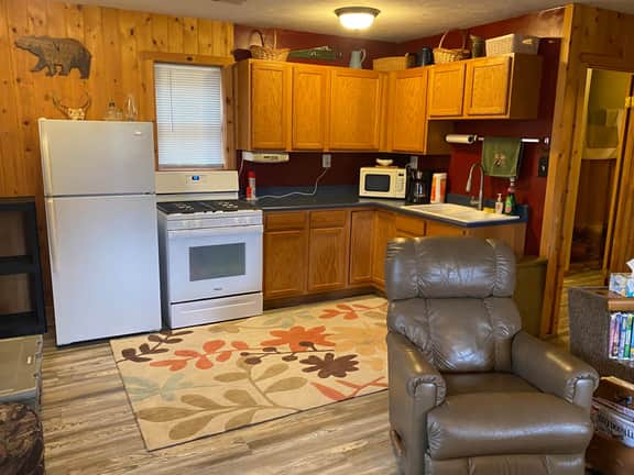 The Lazy Acorn Cabin - Image 5